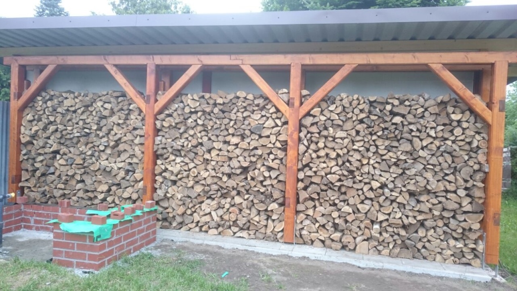 Überdachung für Brennholz